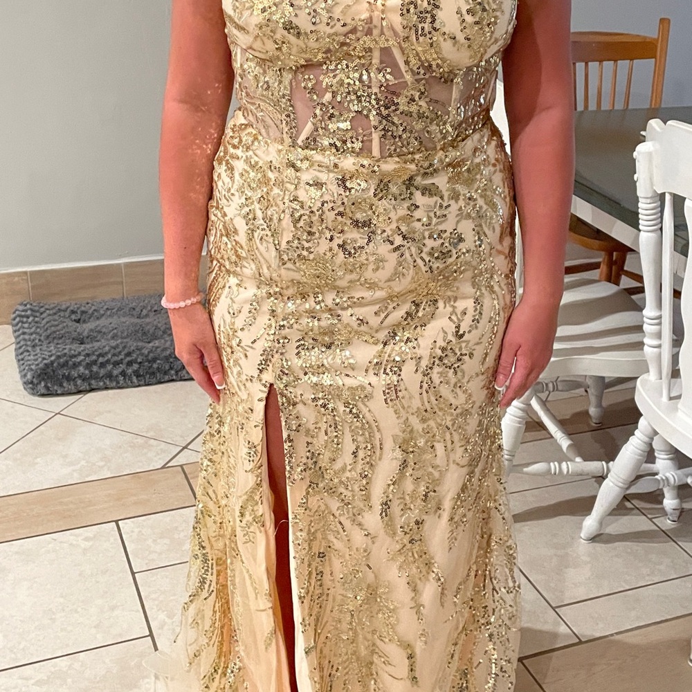 Gold Sweetheart Neckline Gown